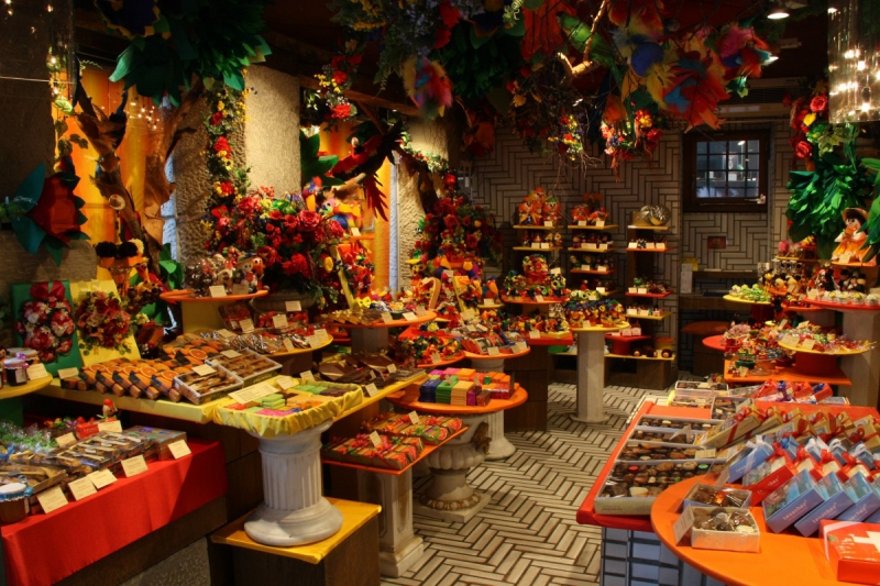 vente-DRAGUIGNAN-min_candy_store_chocolate_shop_chocolate_switzerland-393515